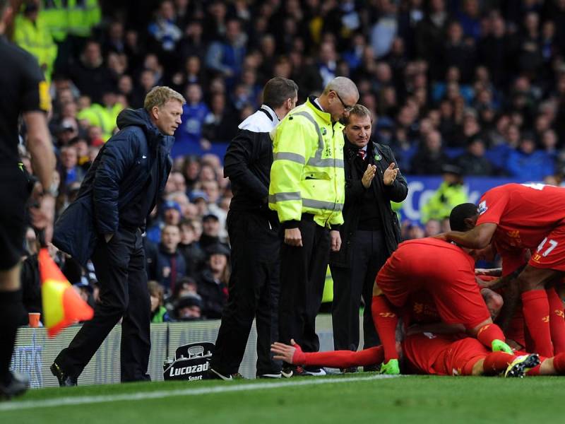 Pha Ăn Mừng Gây Tranh Cãi Trên Sân Bóng - Thật Hư Ra Sao? 1 Luiz Suarez và màn đáp trả trước David Moyes